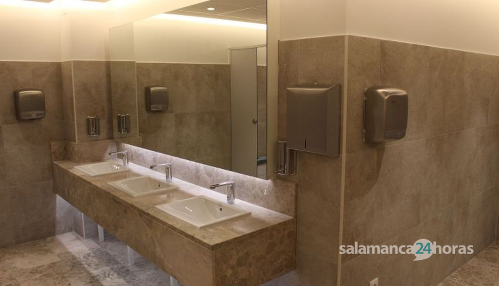 GALERÍA | Así es el nuevo espacio de la lonja norte de la Catedral