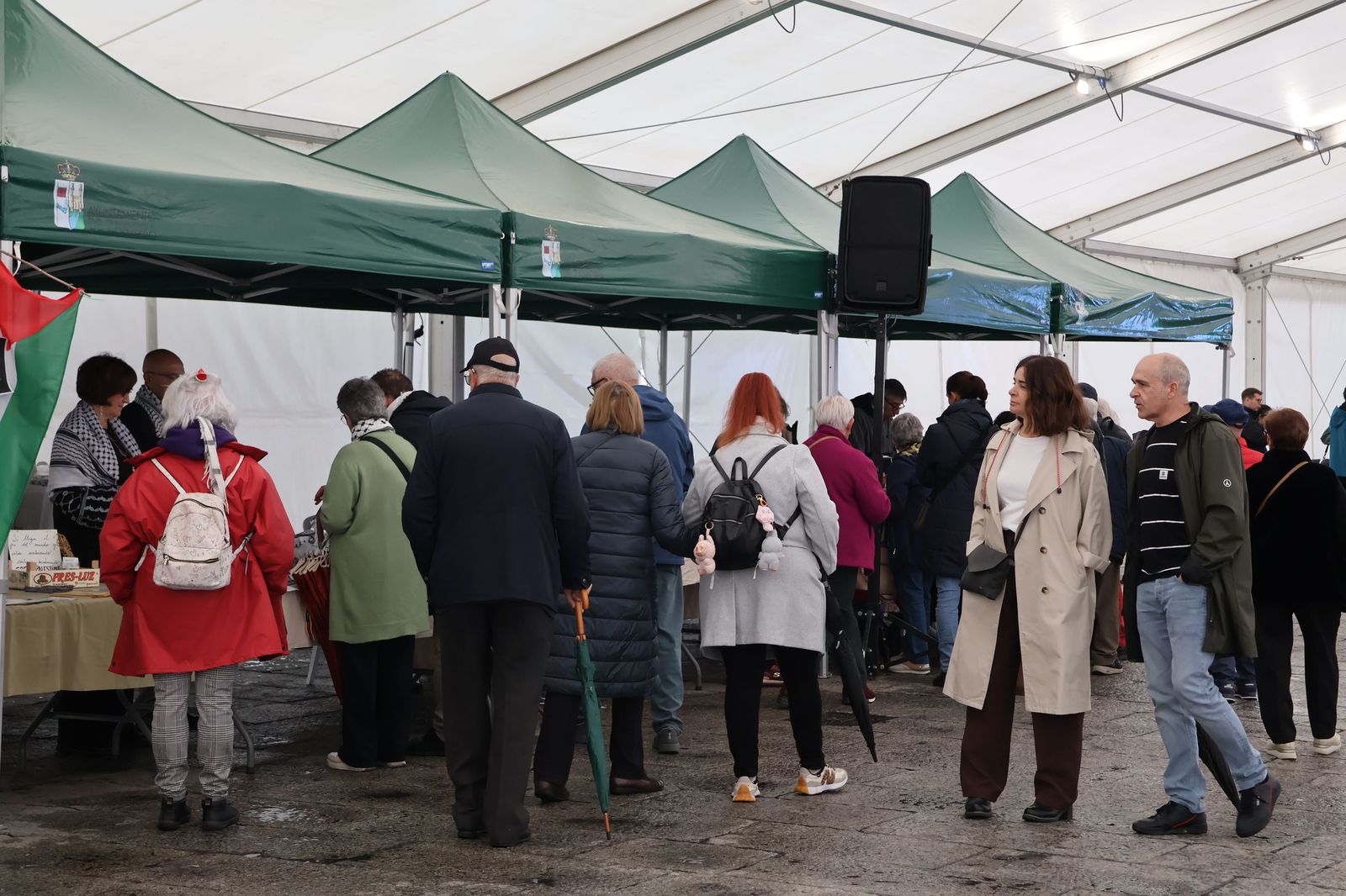 GALERÍA | Inauguración del mercadillo solidario en la Plaza Mayor de Zamora en apoyo al pueblo palestino