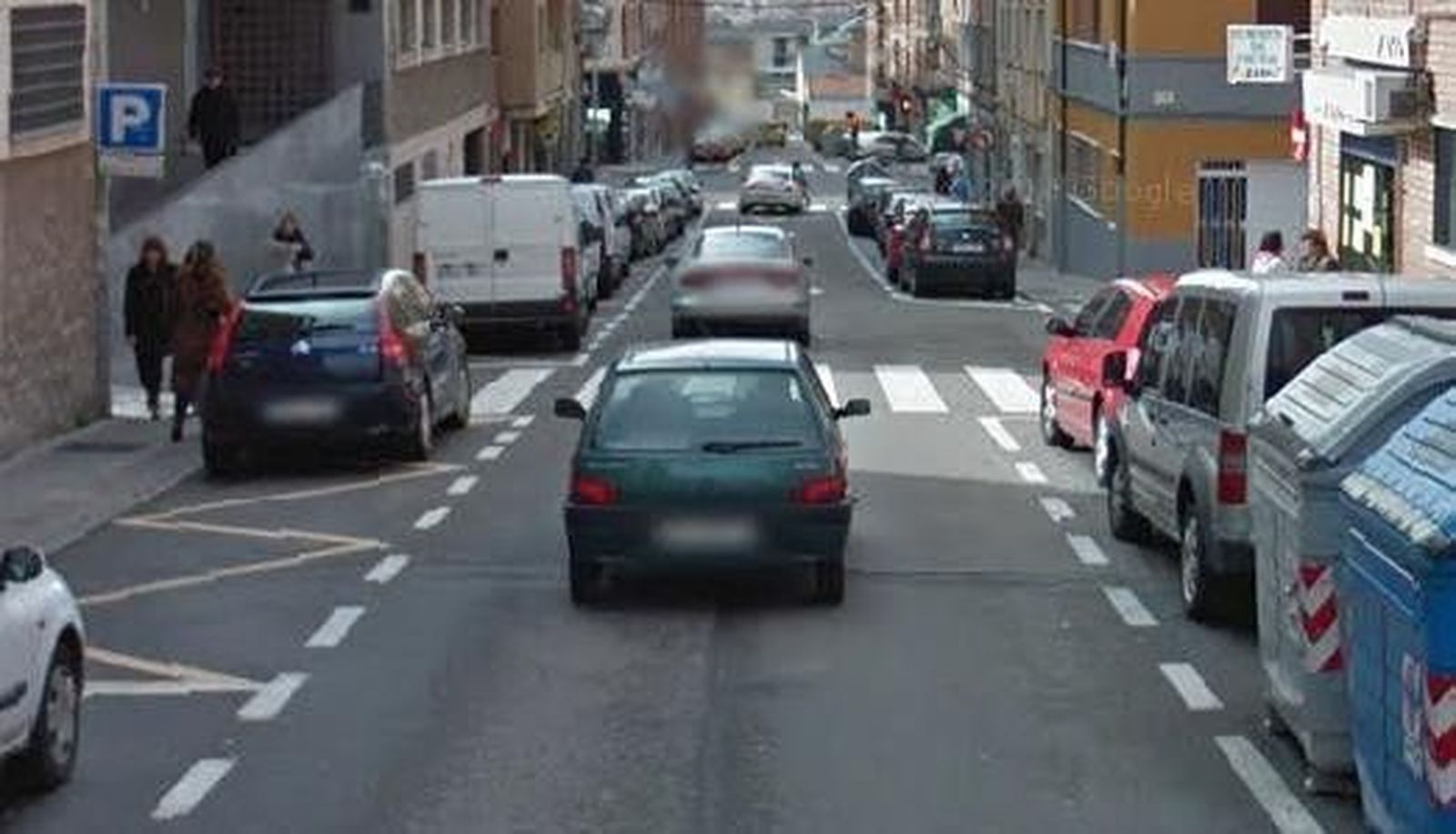 Detienen en la calle Arapiles a un hombre que lanzaba objetos en llamas por la ventana