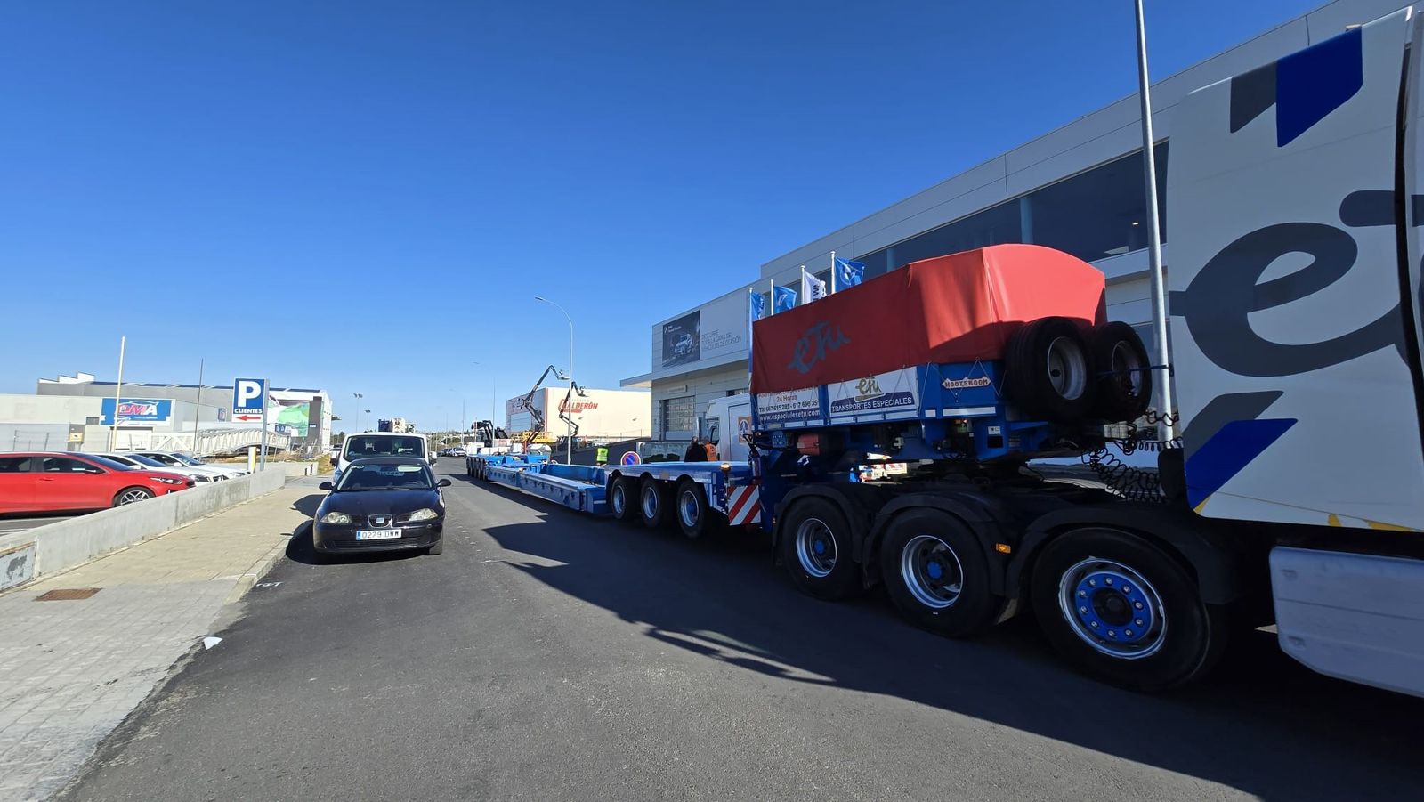 Montaje pasarela peatonal entre los polígonos El Montalvo, en Carbajosa  (10).jpg