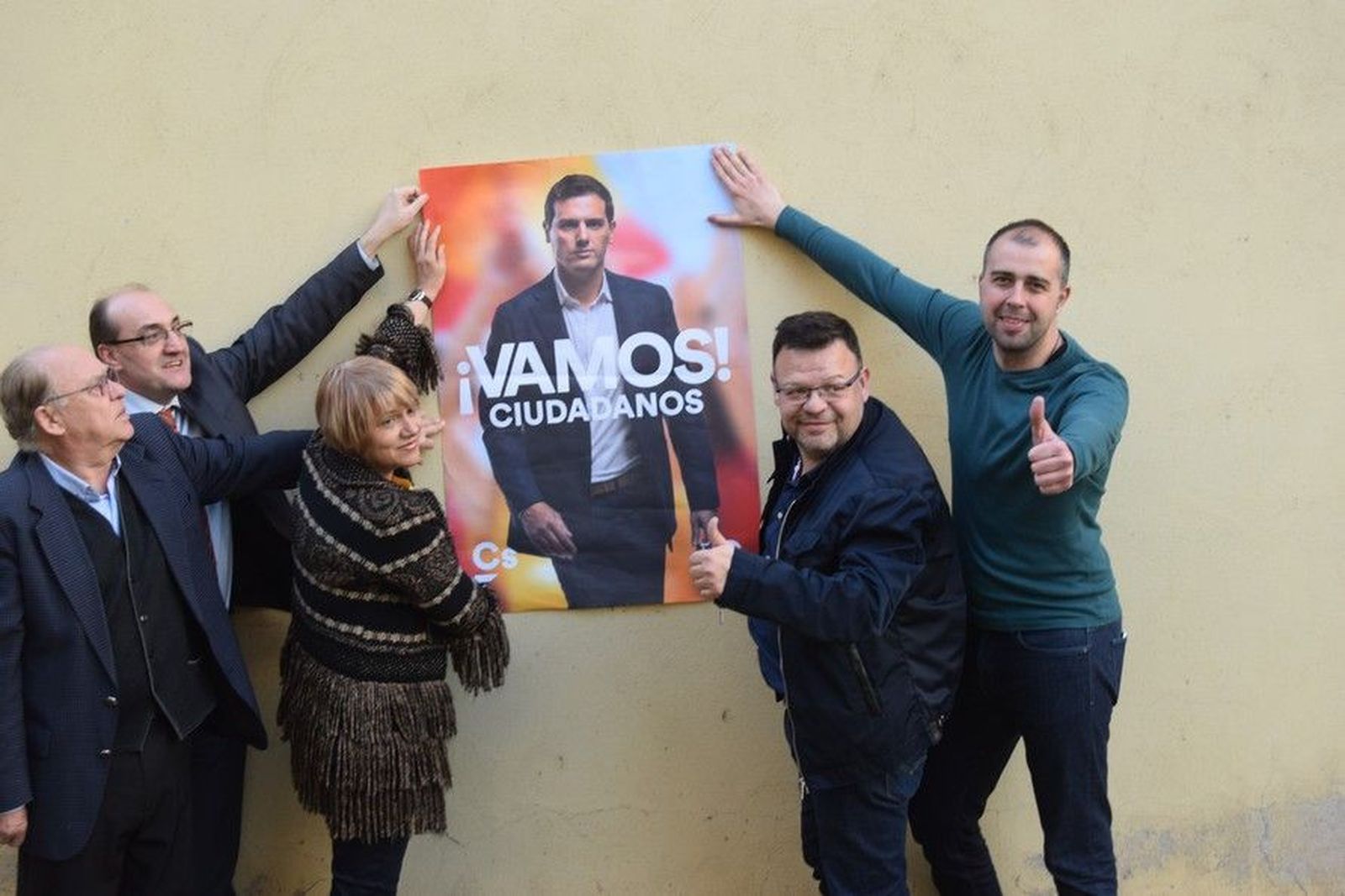 Ciudadanos pegada de carteles