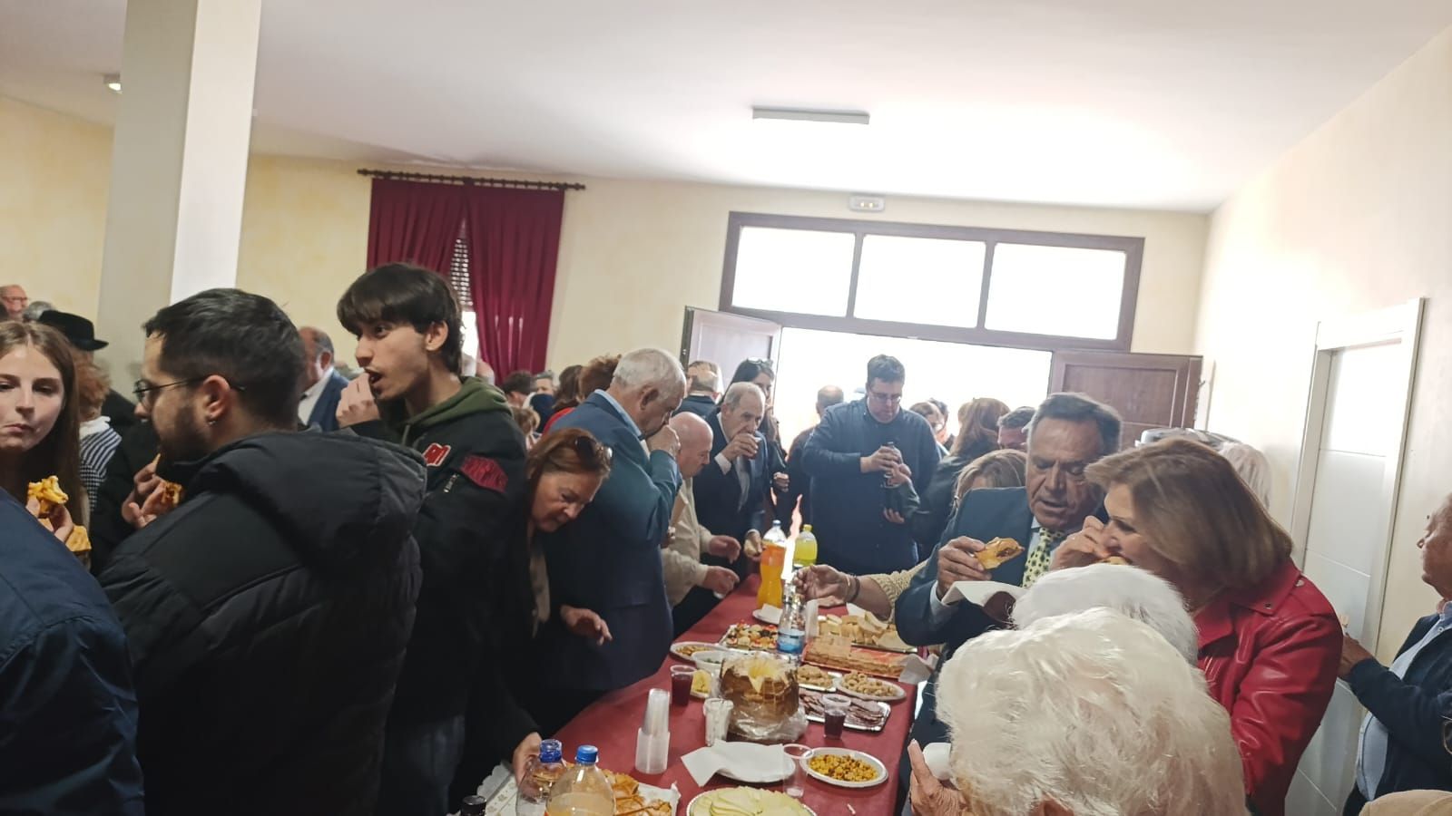 Cabrillas arropa a San Isidro por sus fiestas en el día de la bendición de los campos