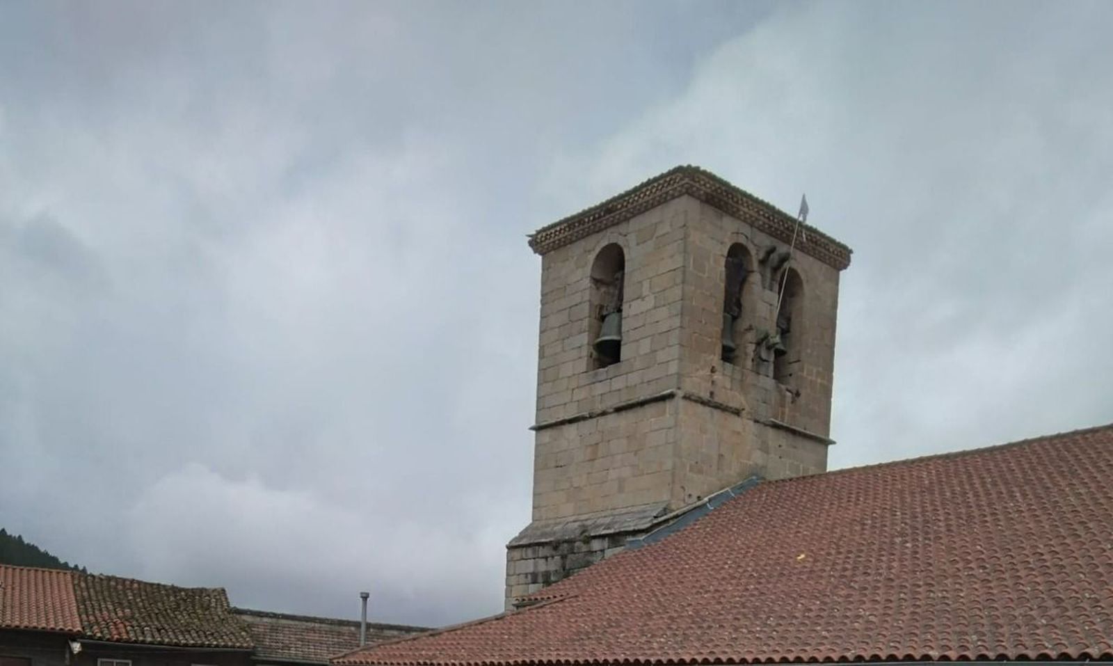 Campanas de la iglesia de San Esteban de la Sierra