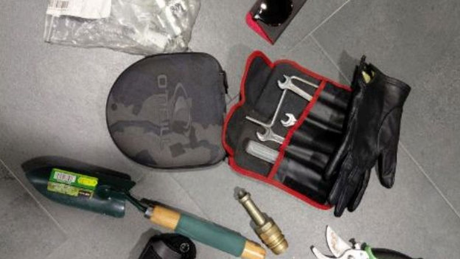 Detenido un varón con efectos robados del interior de un vehículo aparcado en la calle Nieto Bonal