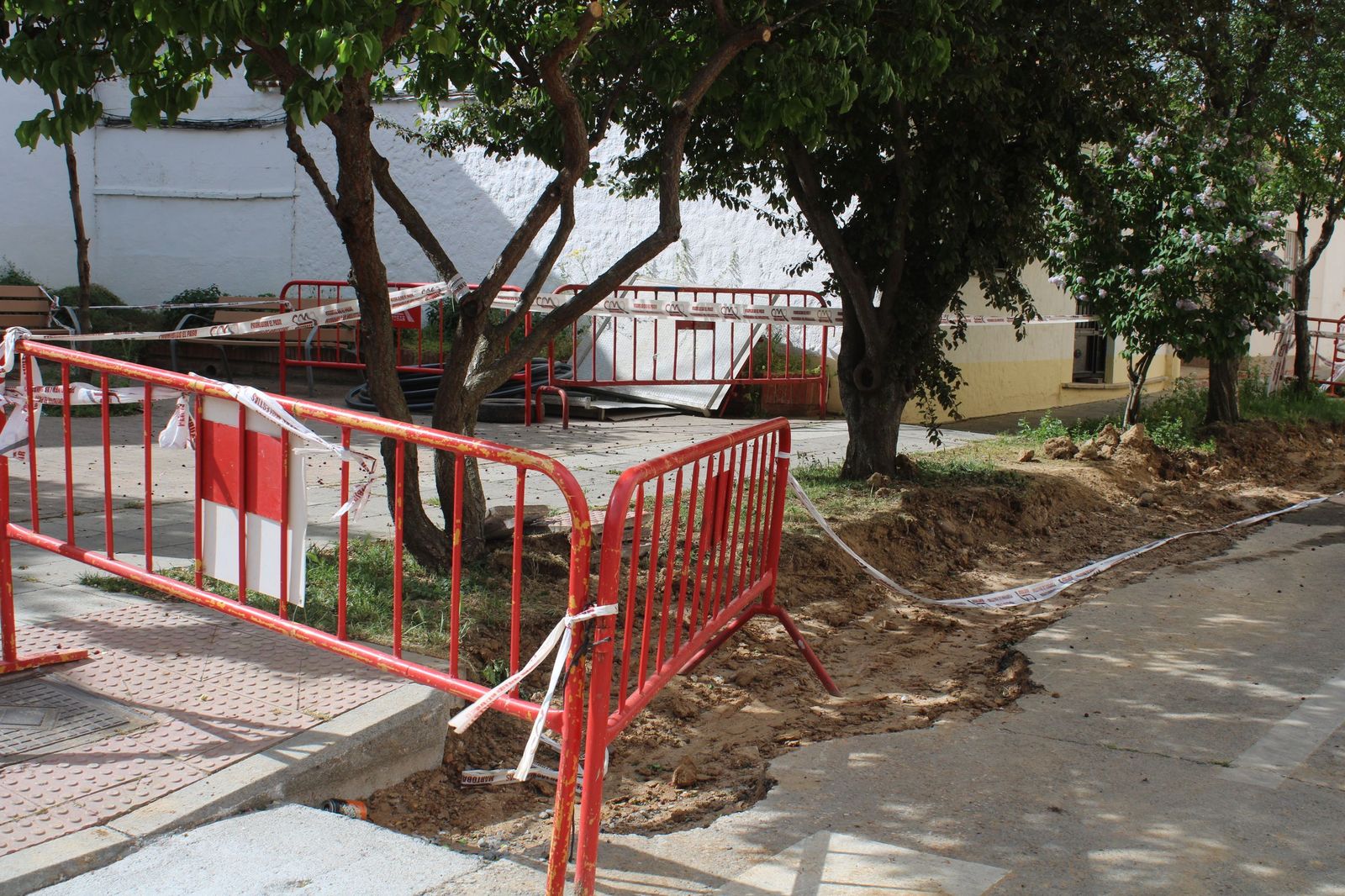 Carbayo visita las obras de la segunda fase de urbanización del barrio de La Vega