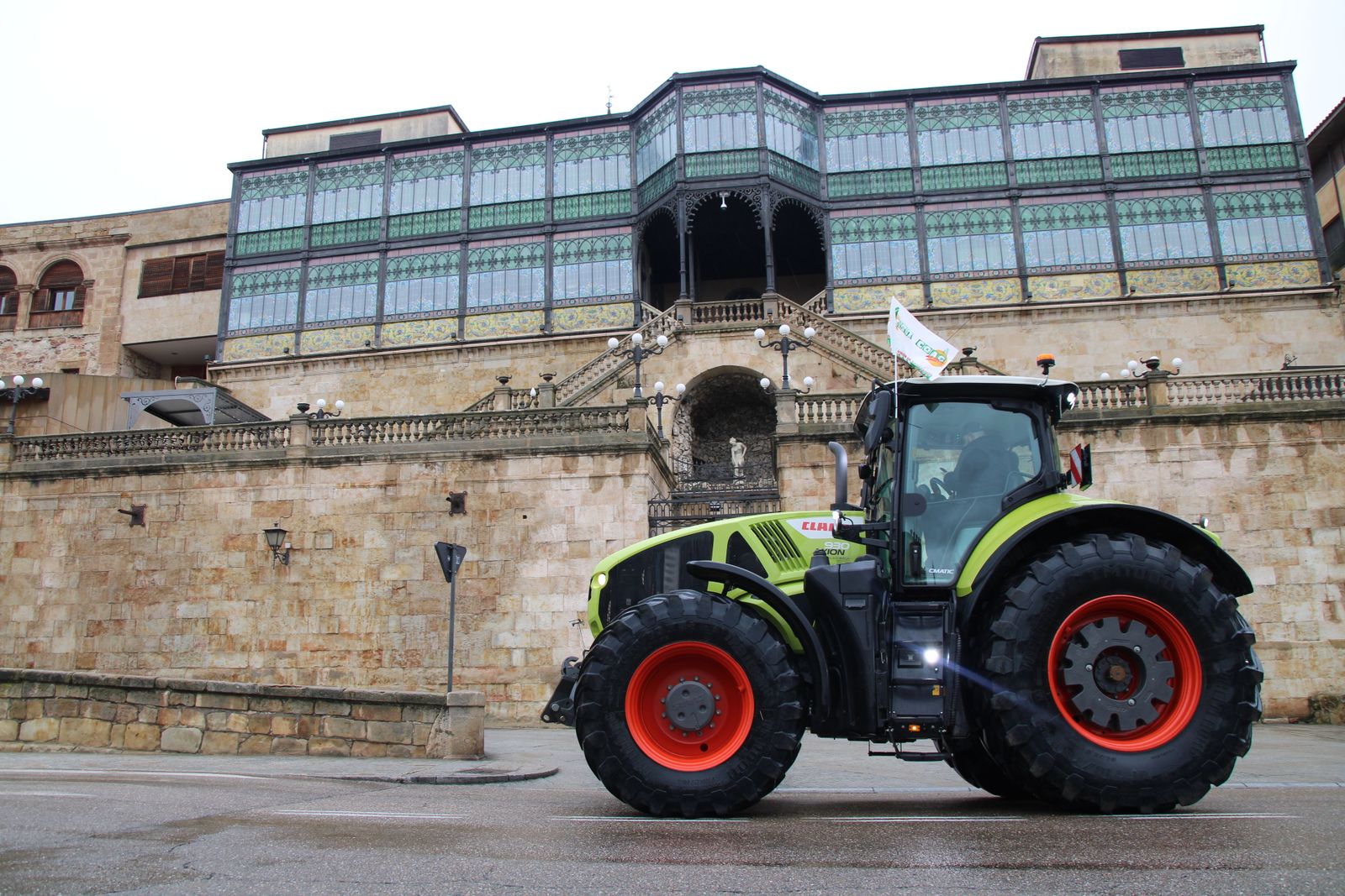 En imágenes la marcha con tractores y vehículos de campo en Salamanca en protesta contra Mercosur