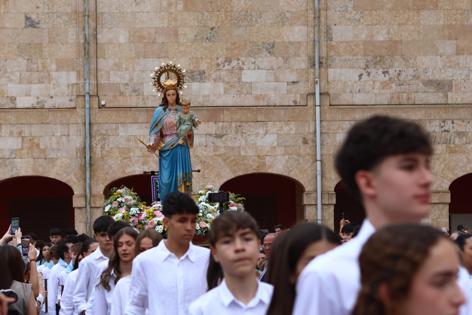 Procesión con motivo de la festividad de María Auxiliadora