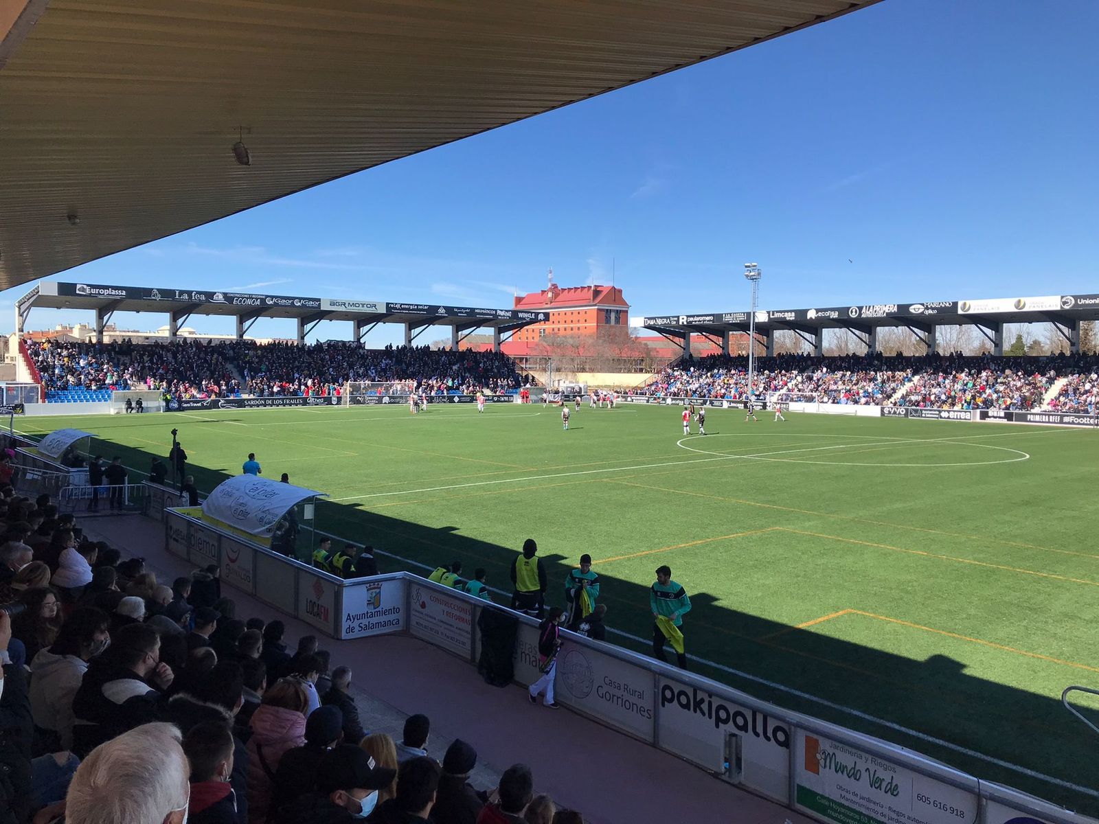 Imagen del choque entre Unionistas y Racing de Santander | FOTO SALAMANCA24HORAS.COM