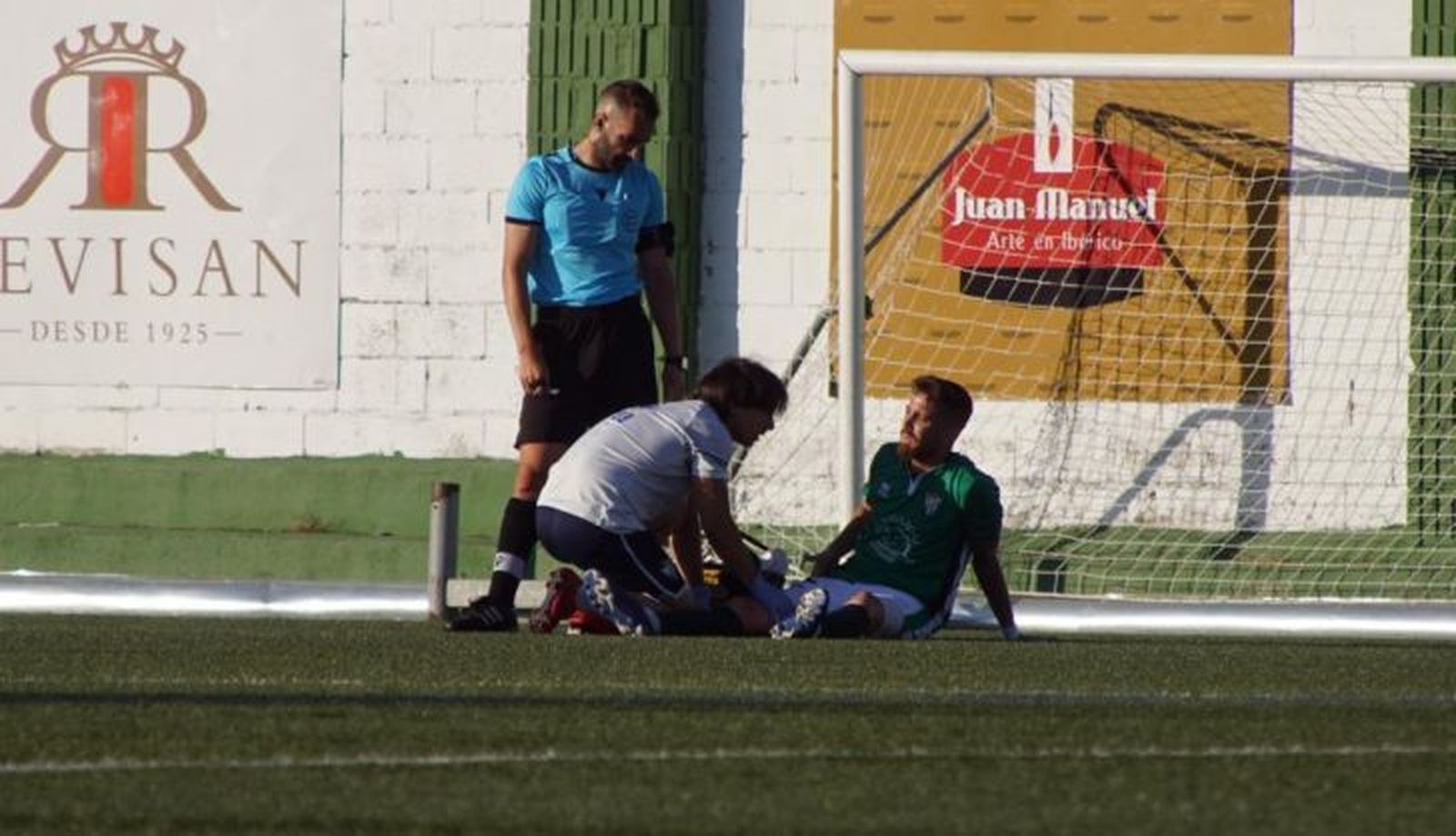 Quintana, atendido en el choque ante Unionistas | FOTO SALAMANCA24HORAS.COM