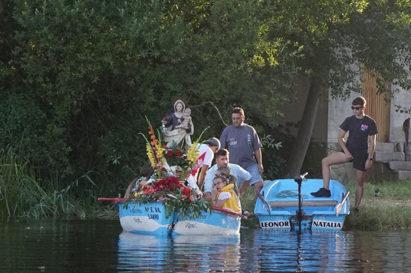 Procesión con la Virgen del Carmen por el río Tormes en Alba (24).jpeg