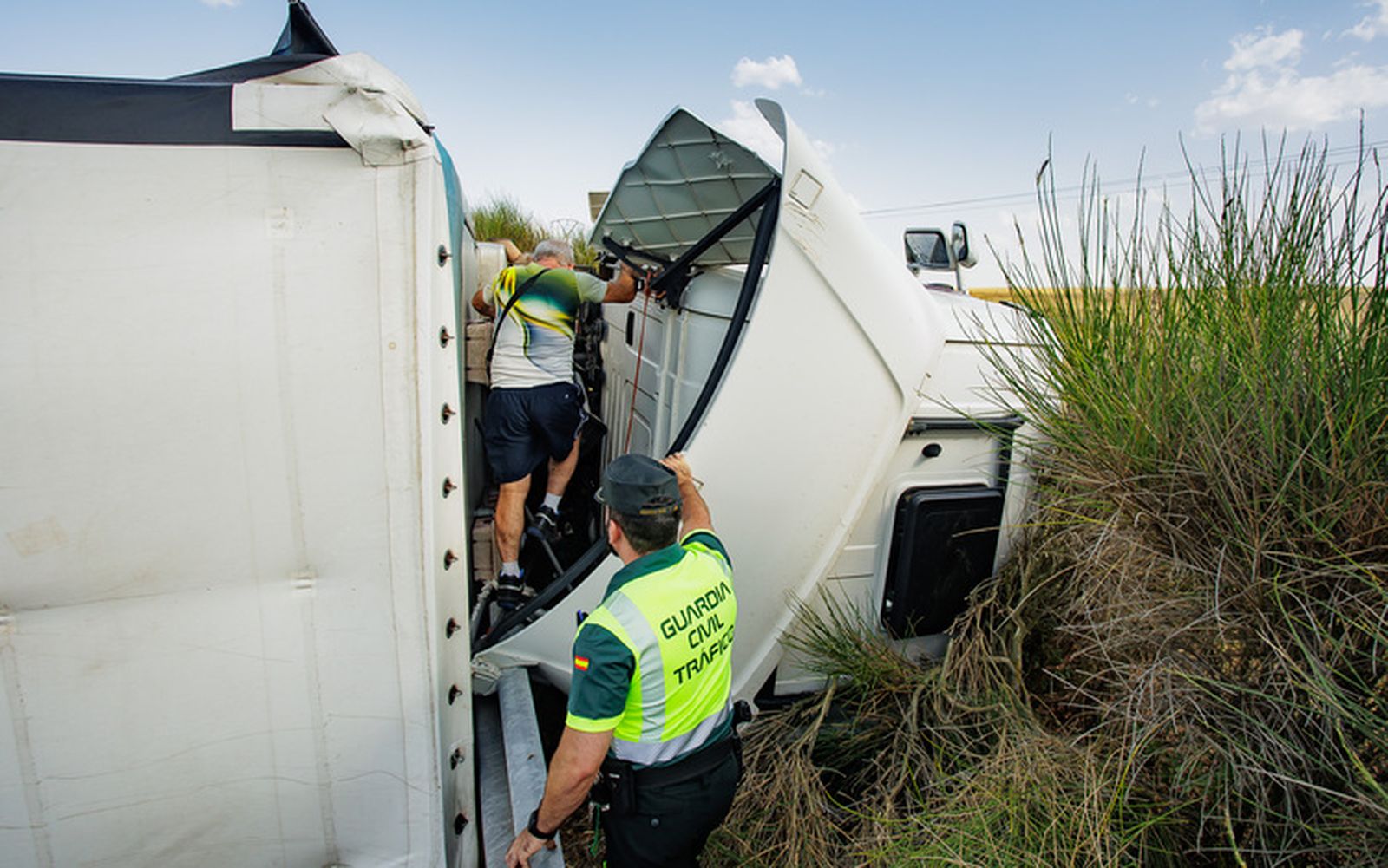 Cortada la A 62 por la salida de vía de un camión a la altura del polígono Las Viñas en Ciudad Rodrigo