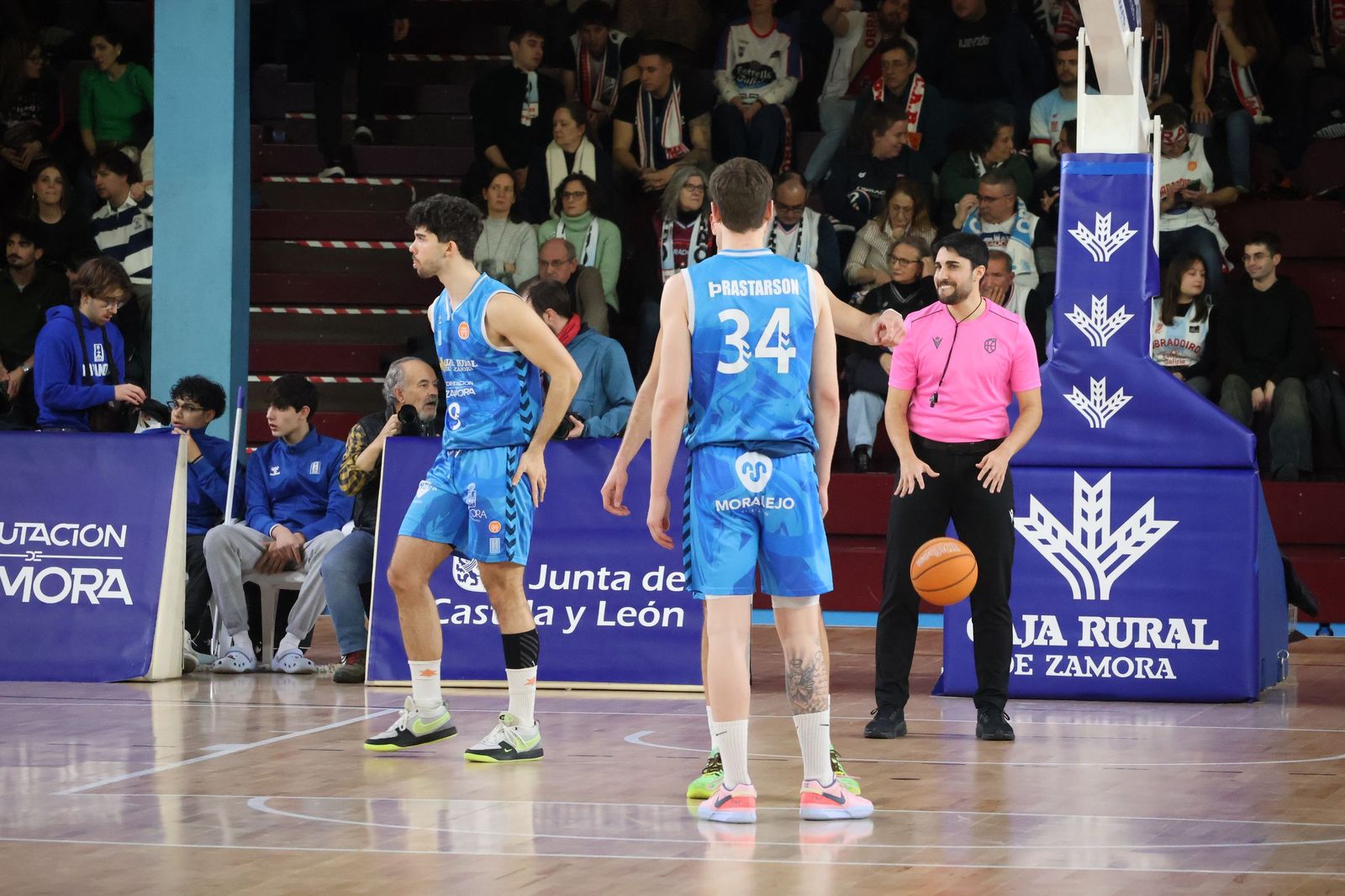 GALERÍA | Revive en imágenes el encuentro entre el CB Zamora y el Obradoiro