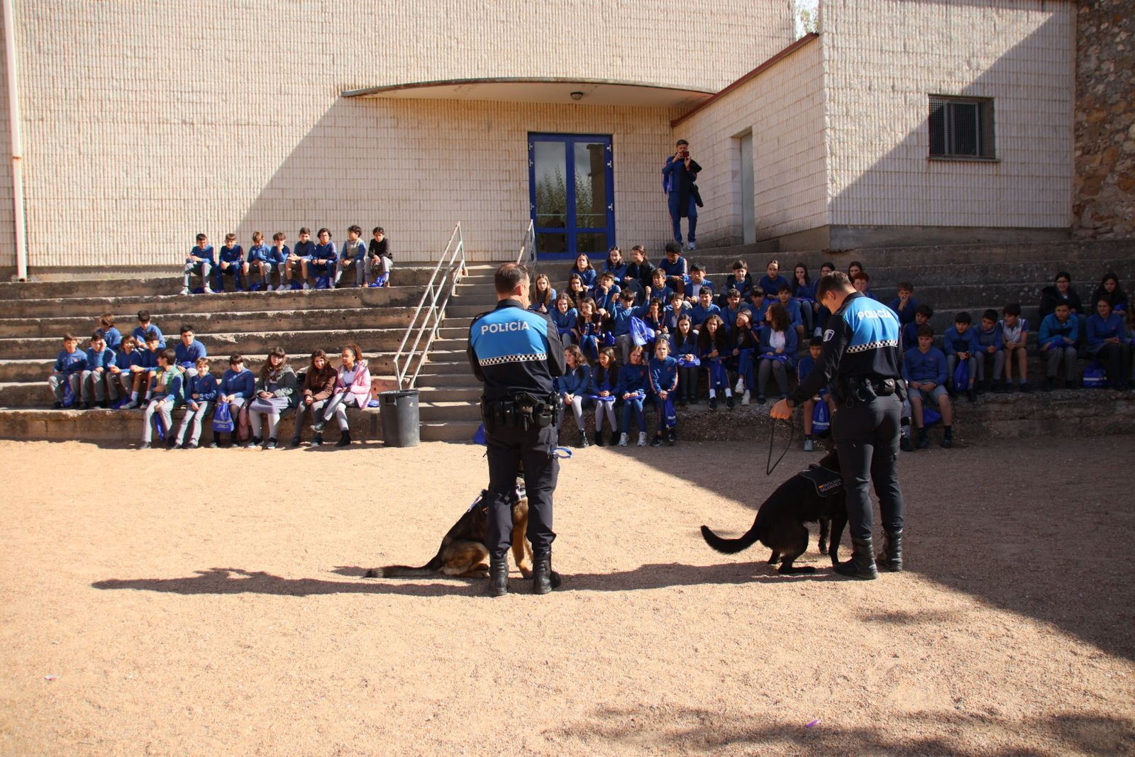 Reportaje perros Policía Local "semillas de conciencia"
