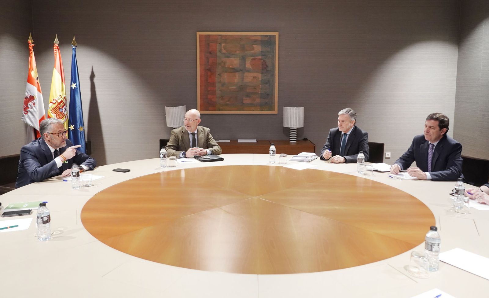 Reunión entre representantes de PP y Vox en Castilla y León tras las elecciones autonómicas