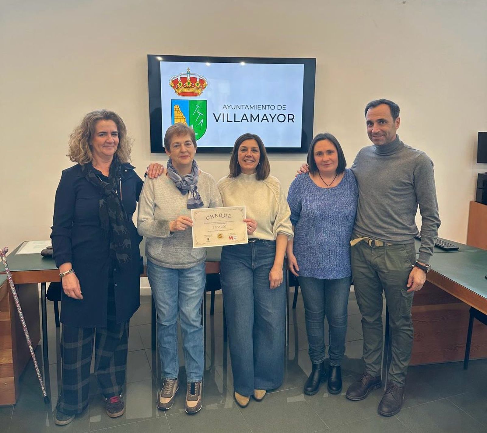 Entrega de la recaudación de la comida solidaria de Villamayor a ASDEM Entrega de la recaudación de la comida solidaria de Villamayor a ASDEM