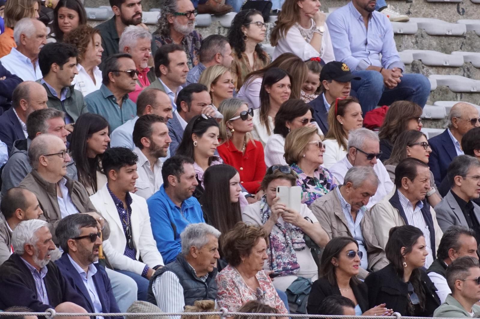 resumen-fotografico-del-ambiente-en-los-tendidos-de-la-glorieta-durante-la-corrida-concurso-22-de-septiembre-fotos-juanes-72