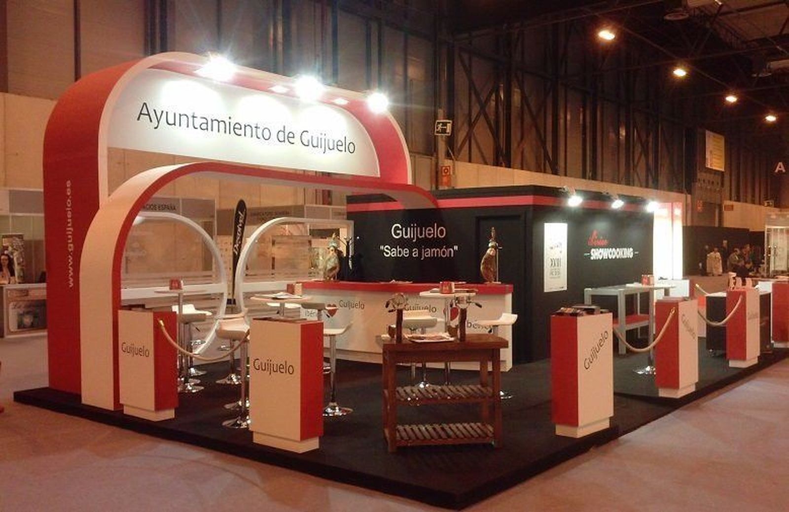 El Ayuntamiento ofrece su stand en Fitur 2017 para promocionar la industria, el comercio y la hostelería guijuelense