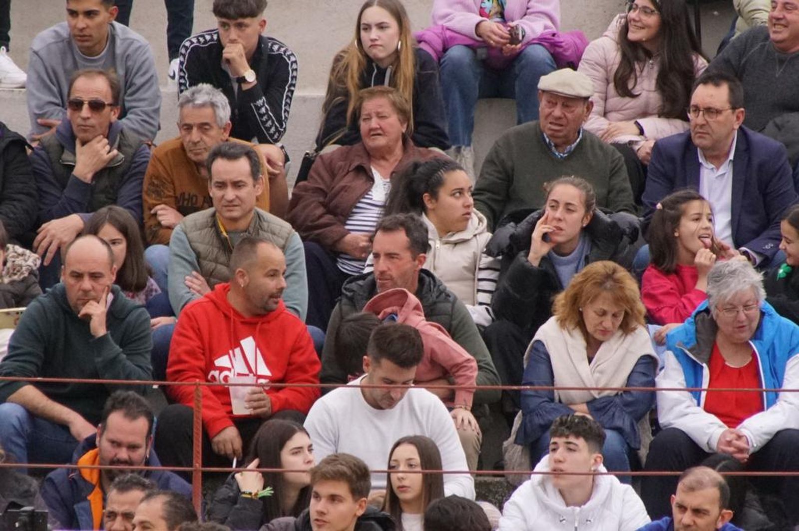 ambiente-y-participacion-durante-el-toro-del-voto-en-villoria-suelta-de-dos-toros-del-cajon-foto-juanes-79