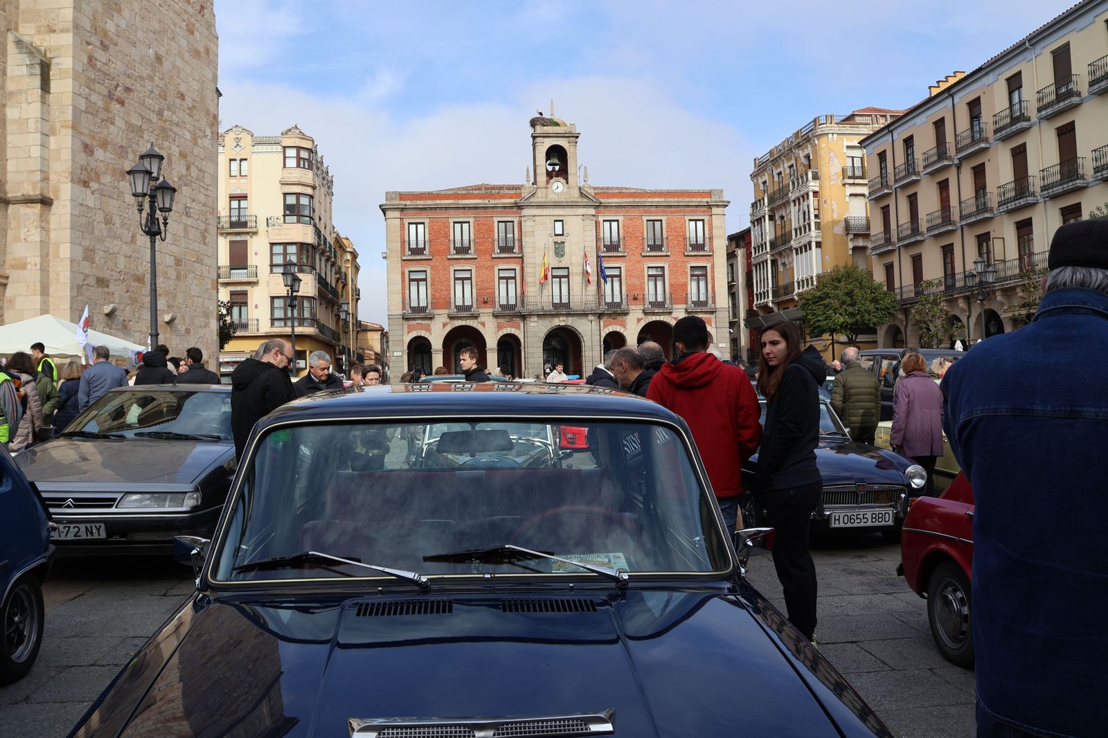 concentracion-de-coches-clasicos-en-la-plaza-mayor-5