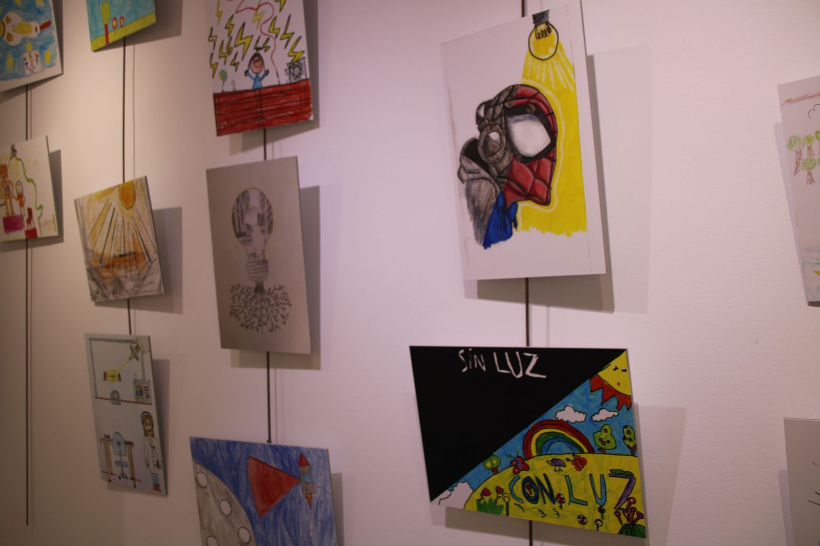 Exposición del concurso escolar de dibujo del Centro de Láseres Pulsados de la Universidad de Salamanca (4)