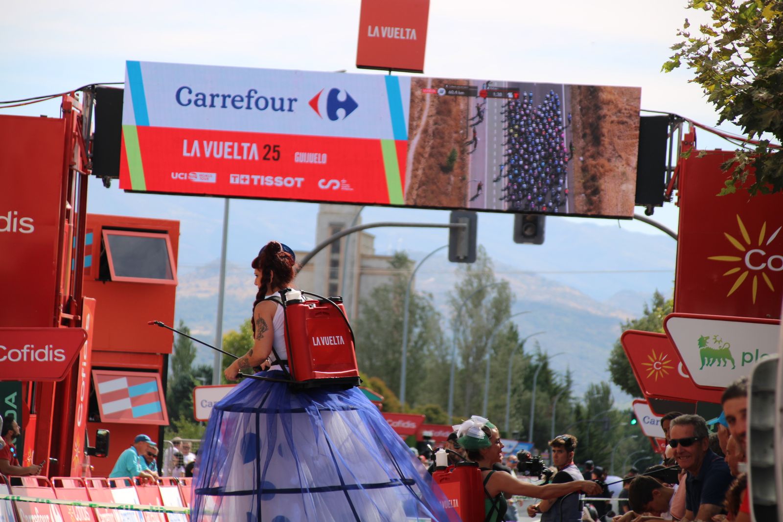 La Vuelta llega a Guijuelo y Philipsen se lleva el esprint