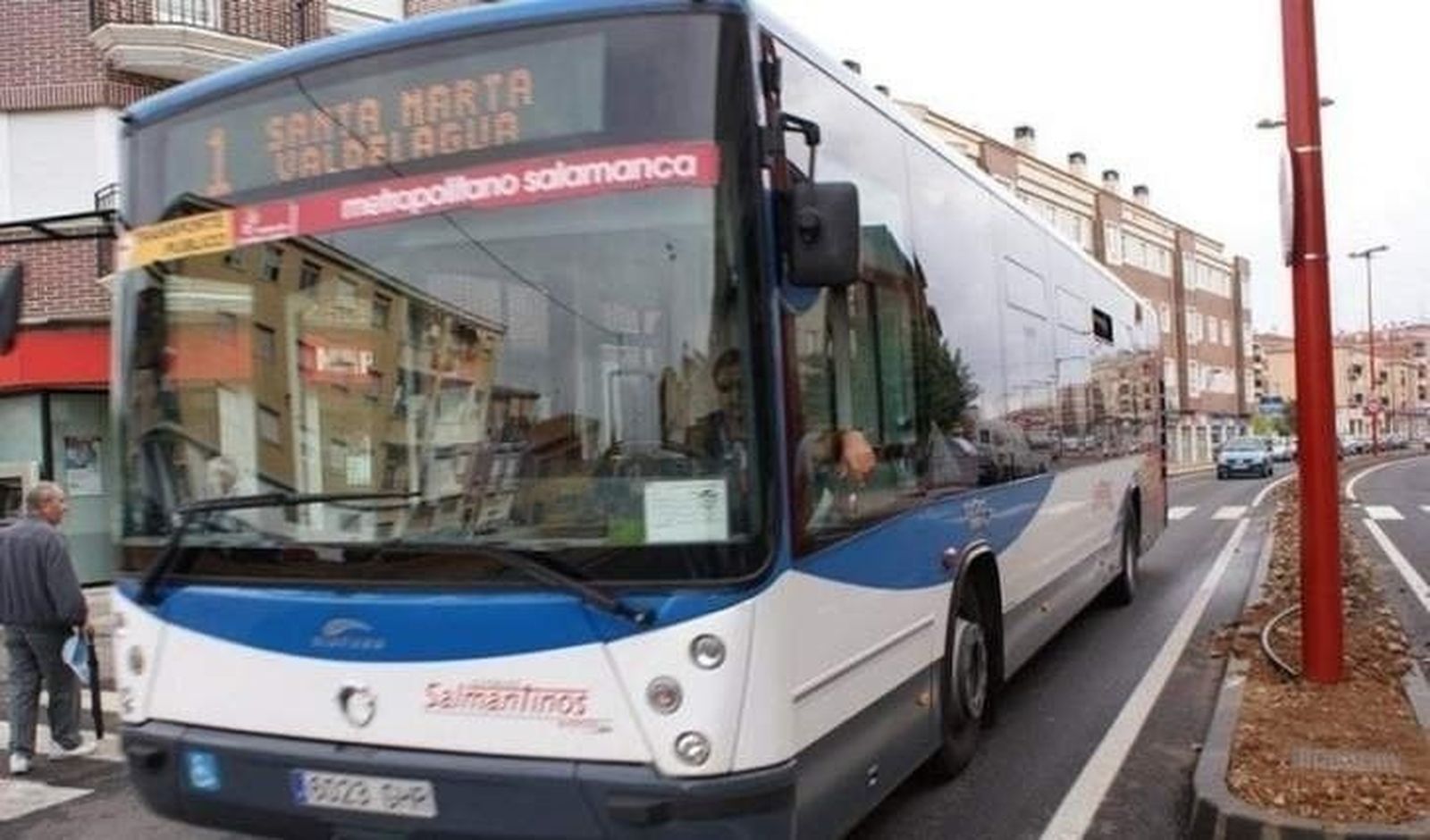 La línea de autobús que va a los hospitales incorpora un servicio más
