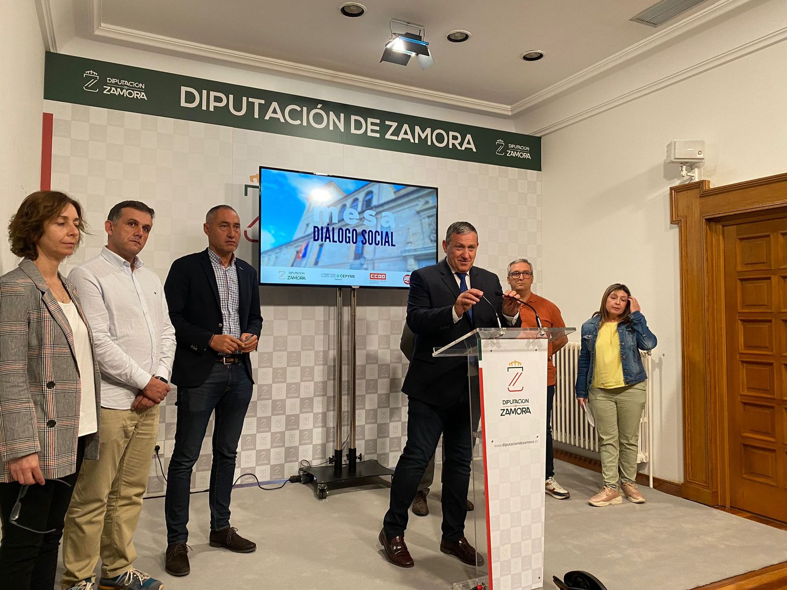 Reunión de la Mesa Provincial del Diálogo Social en la Diputación de Zamora.