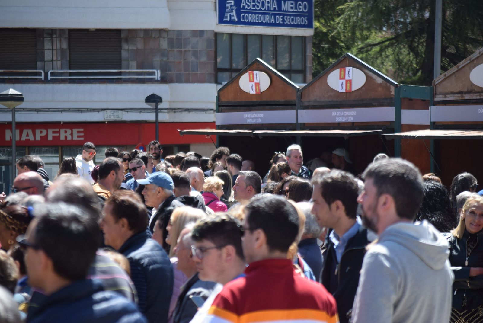 actuacion-dona-urraca-en-la-marina-36