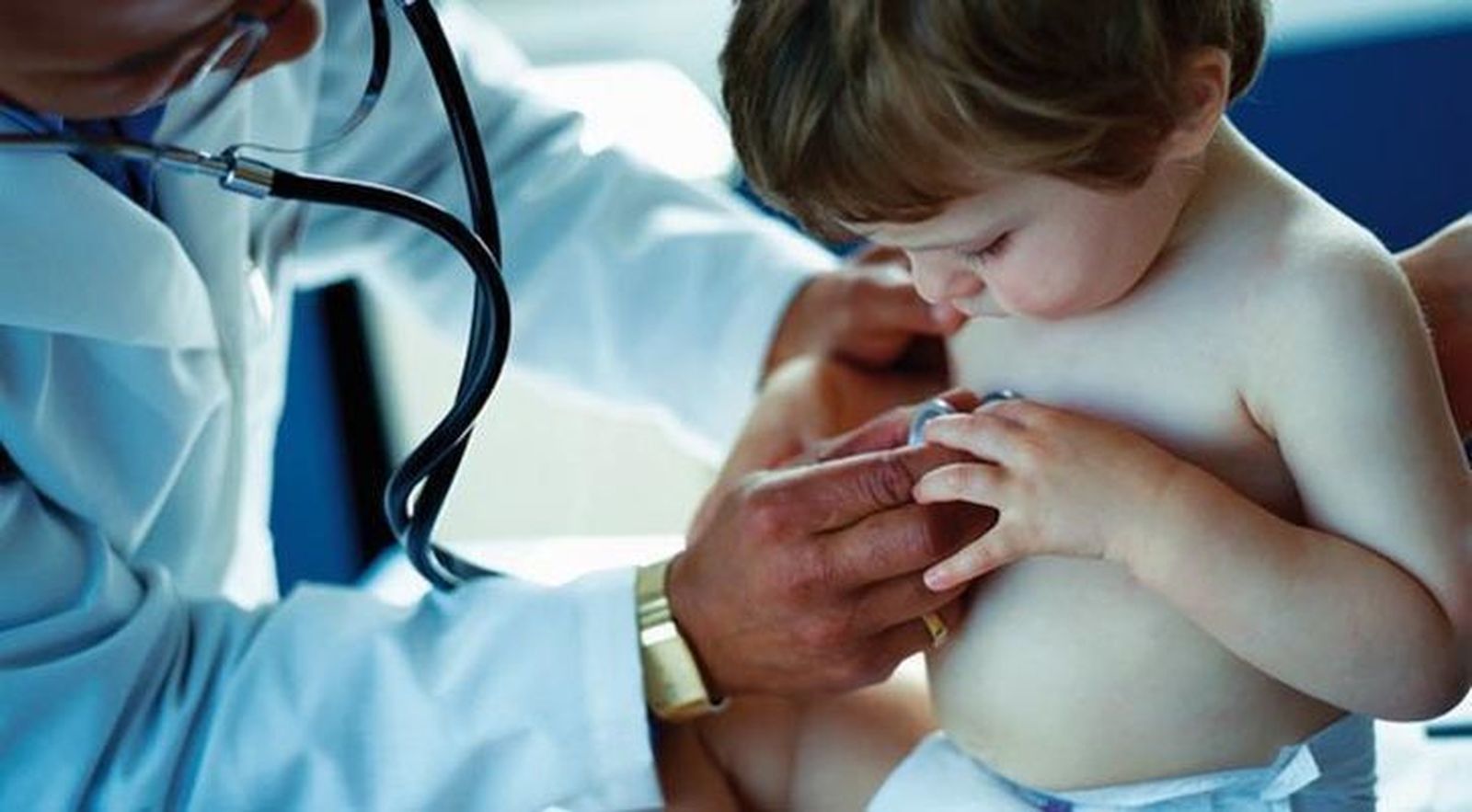 Reclaman la expedición de duplicados de tarjetas sanitarias a los menores hijos de padres separados