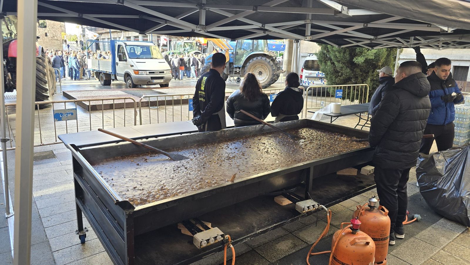 En imágenes la marcha con tractores y vehículos de campo en Salamanca en protesta contra Mercosur