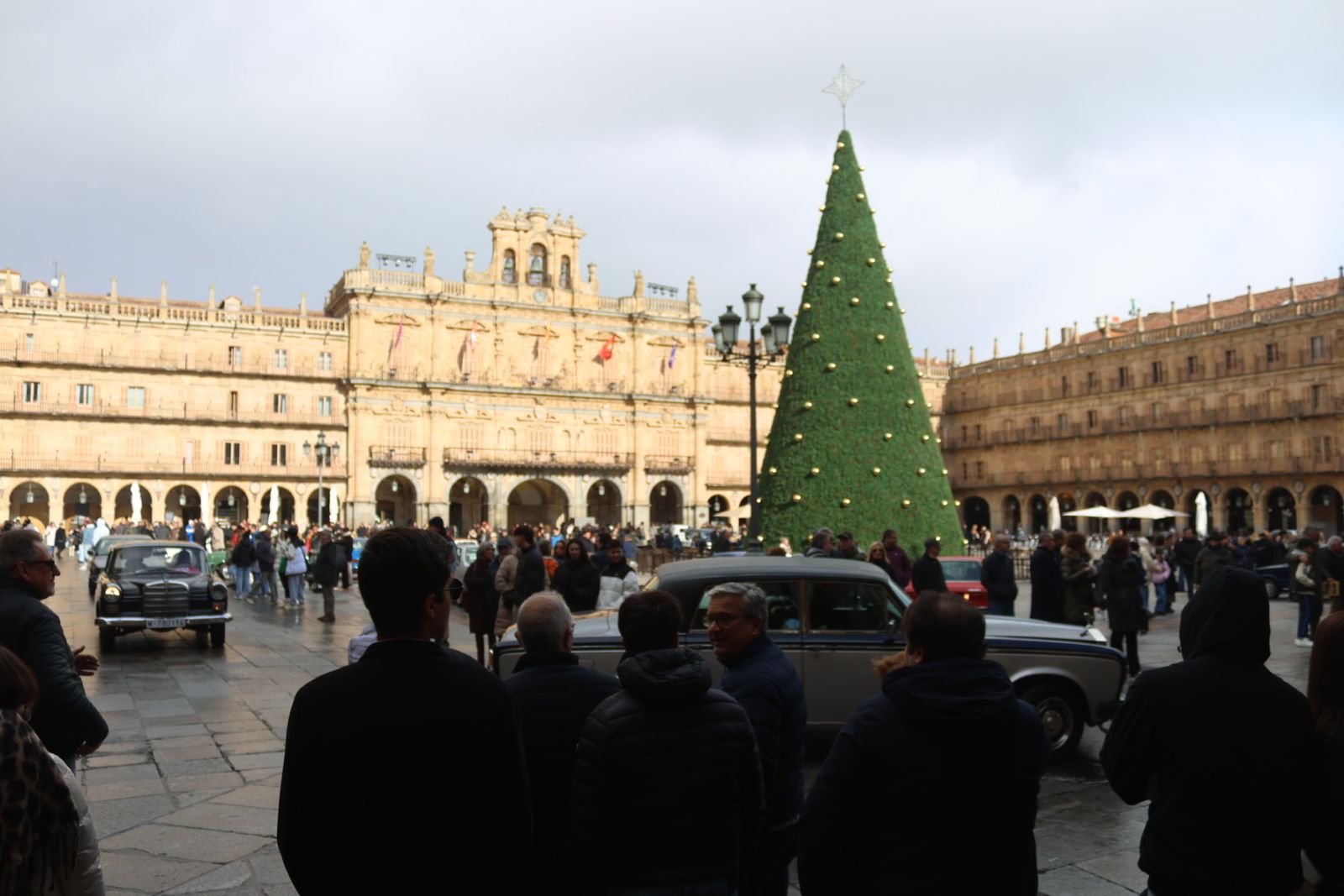 Exposición vehículos Día del Guardia Urbano en la Plaza Mayor de Salamanca