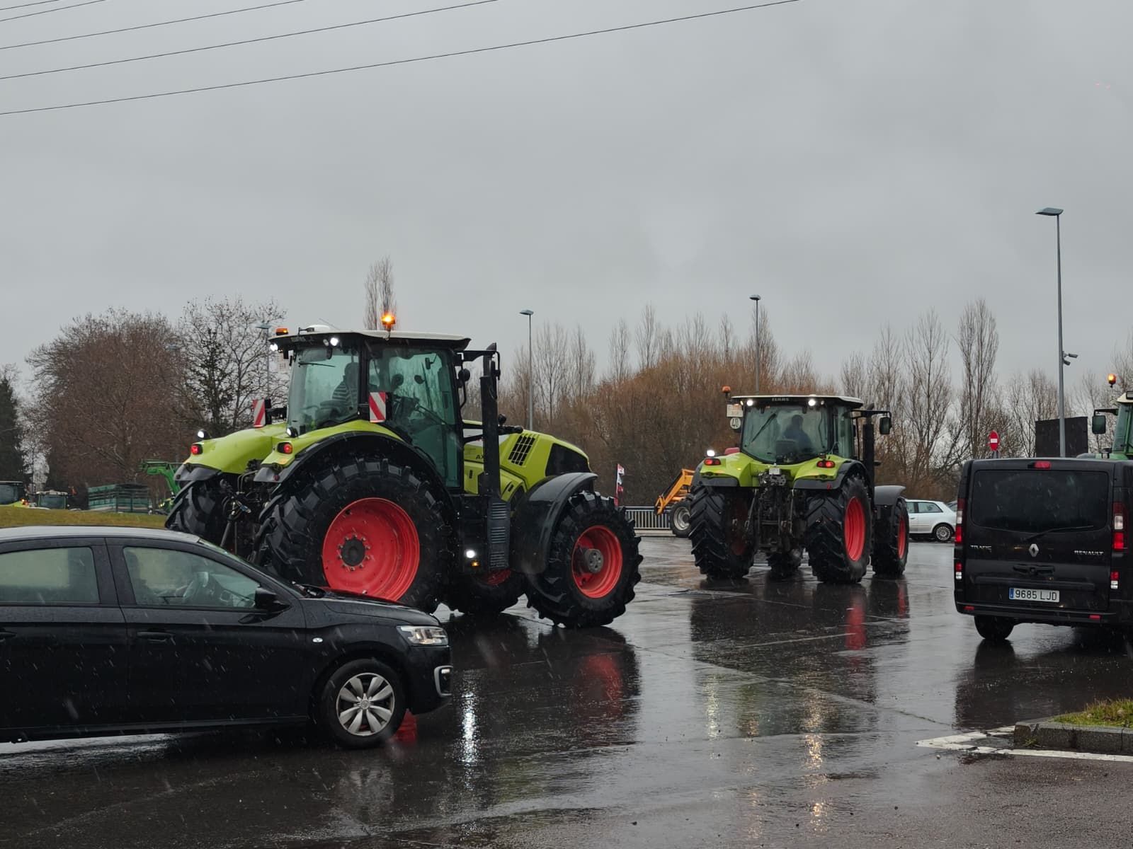 En imágenes la marcha con tractores y vehículos de campo en Salamanca en protesta contra Mercosur