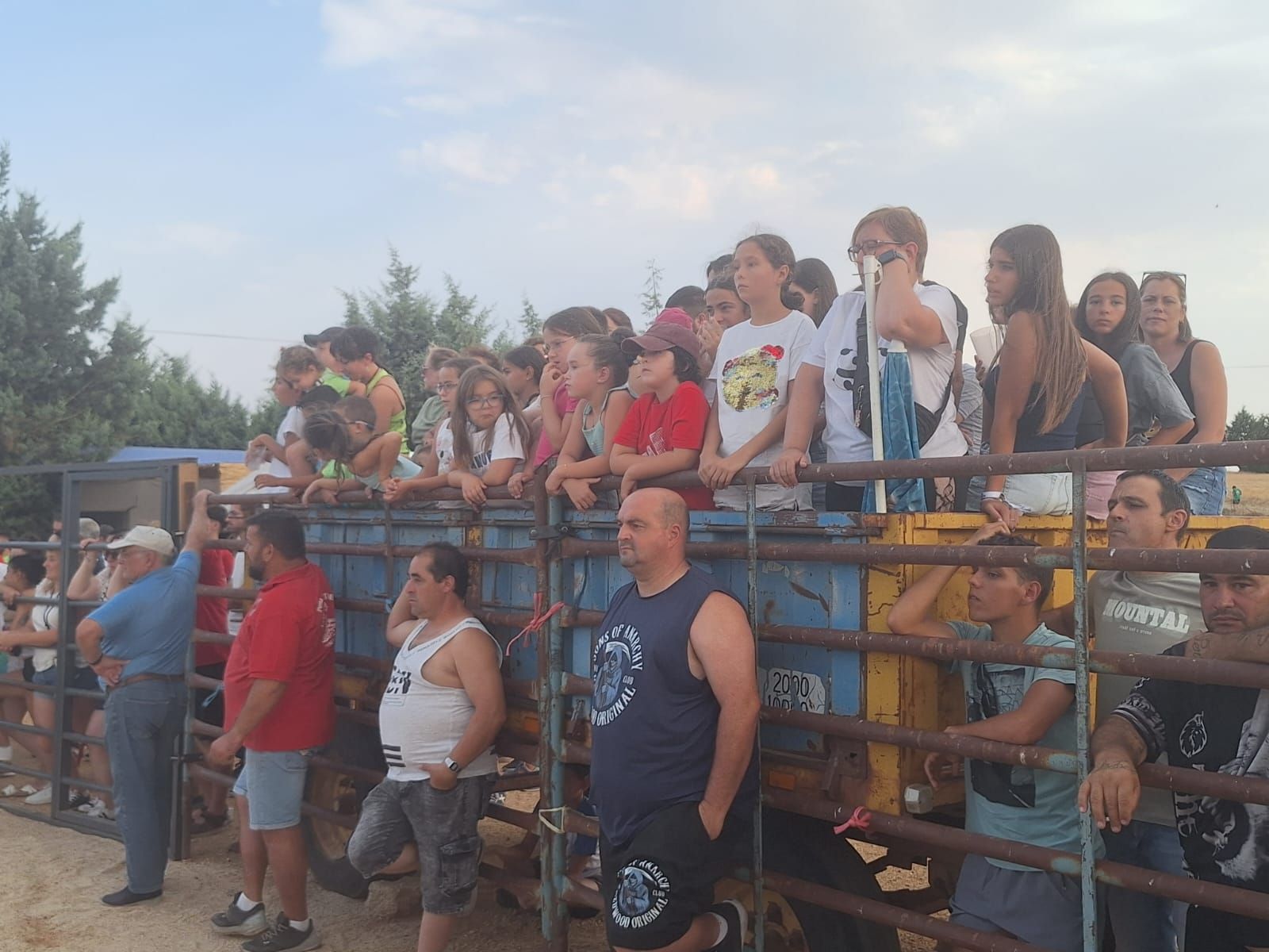 Cientos de personas disfrutan de las vaquillas de Valdelosa