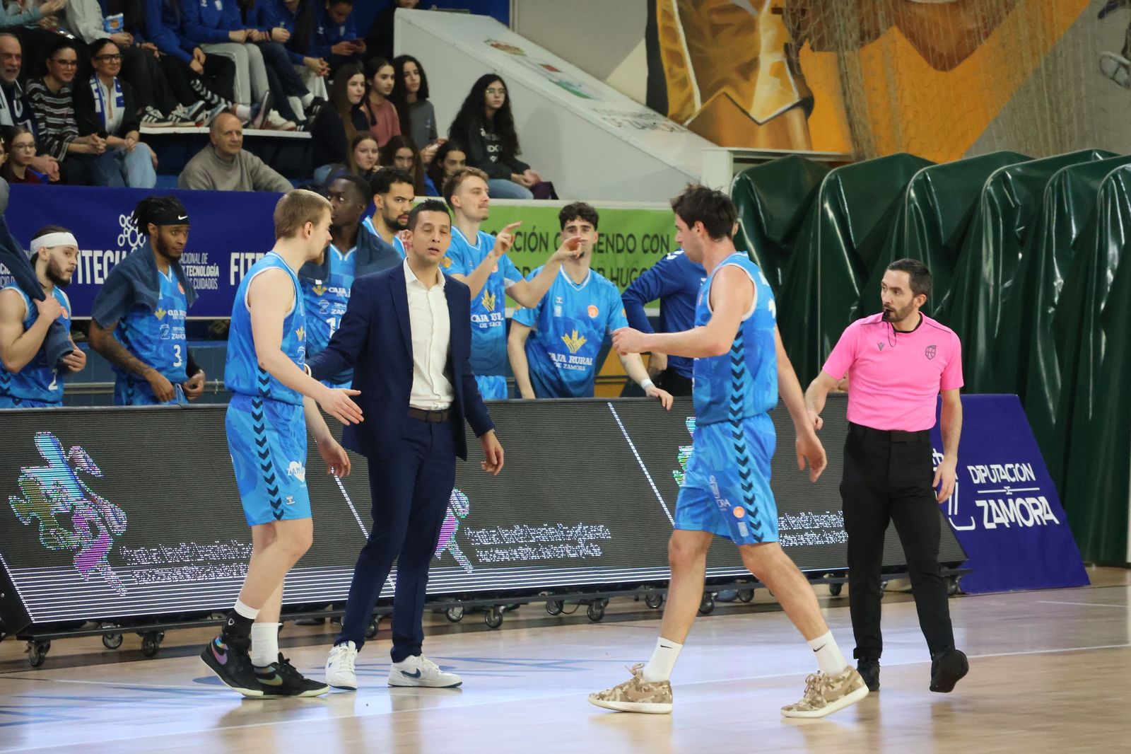 GALERÍA | Revive en imágenes el encuentro entre el CB Zamora y el Obradoiro