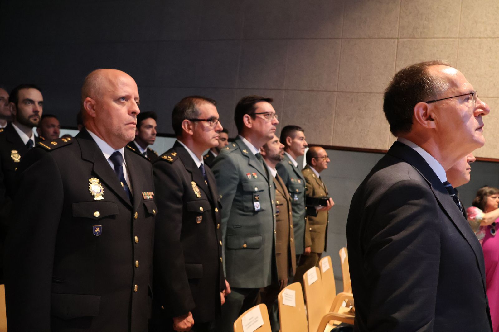 acto-de-homenaje-a-los-policias-nacionales-victimas-del-terrorismo-16