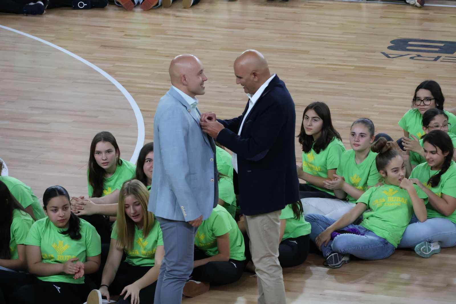 GALERÍA | El Club Balonmano Zamora celebra su 25º aniversario con una imagen muy especial