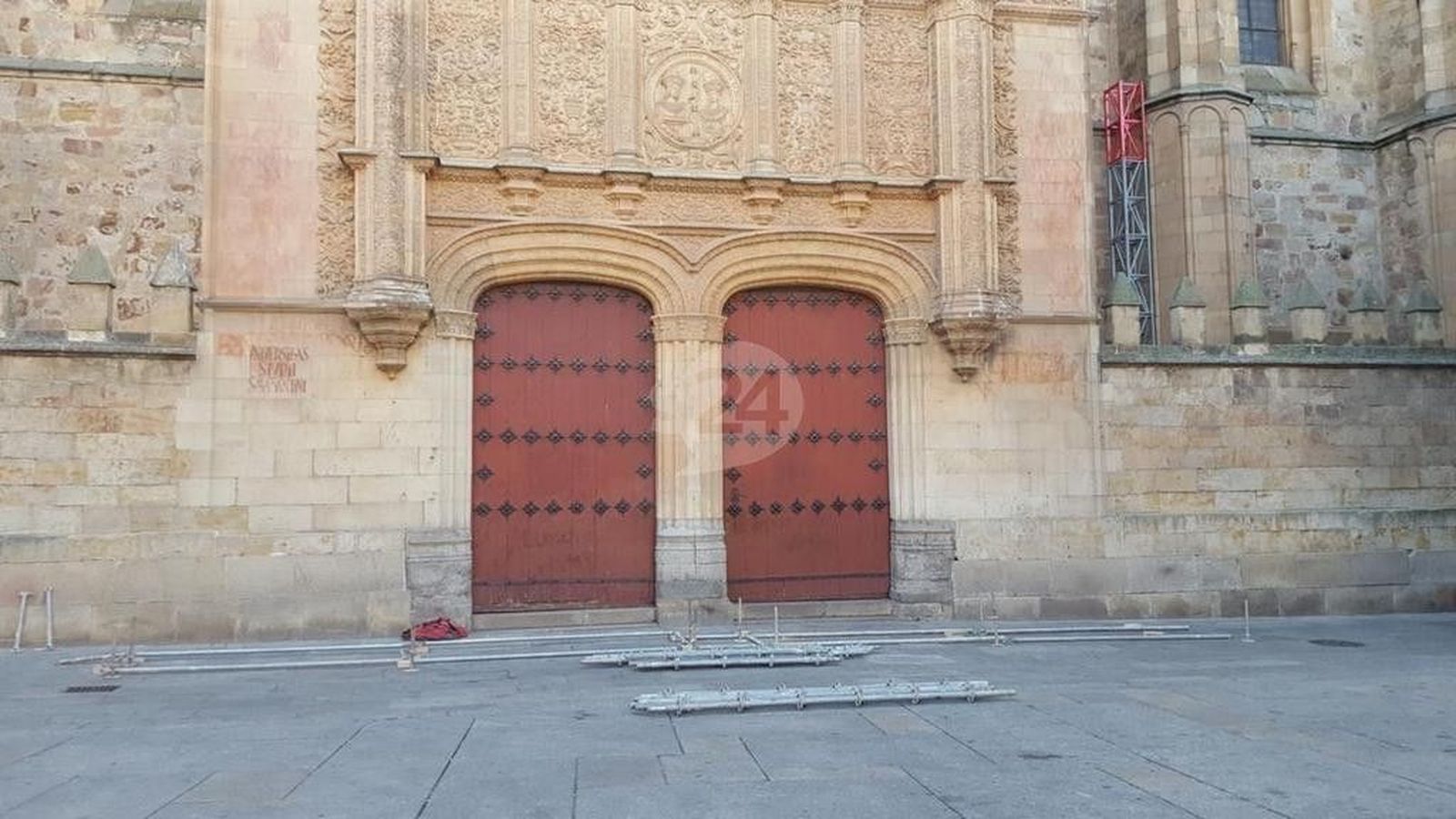 Andamiajes para la restauración de la Fachada de la Universidad