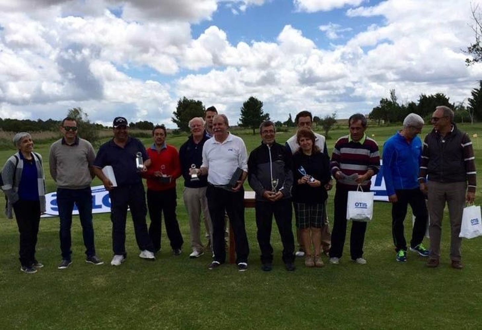 Javier Pizarro, ganador en el VII Torneo de Golf Otis-Armeza en Villarrín