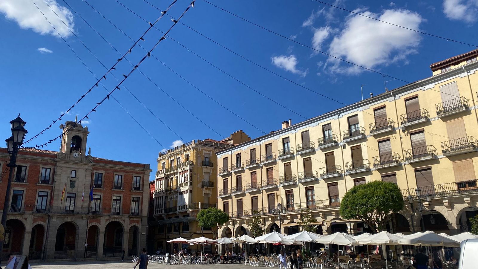 Comienza la instalación de iluminación por San Pedro