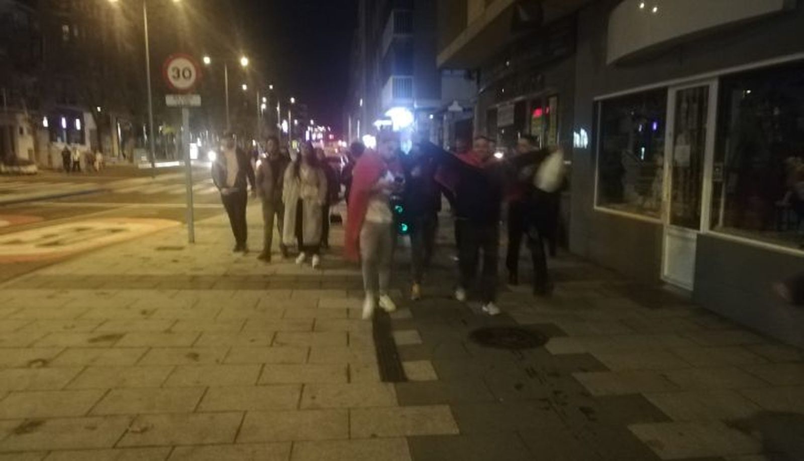 Los marroquíes salen a celebrar la victoria de su selección por las calles de Salamanca. Foto:| Salamanca24horas