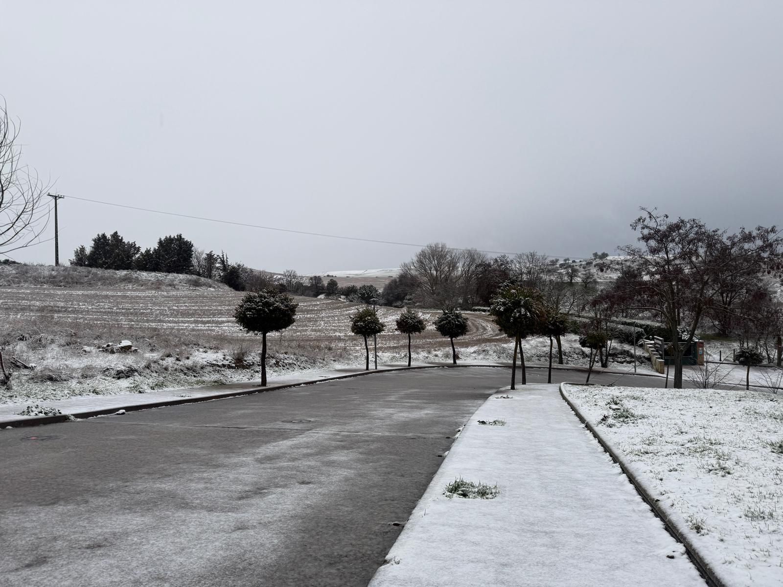 La nieve anega carreteras y tiñe de blanco Salamanca capital y provincia: imágenes de la nevada de este 28 de enero