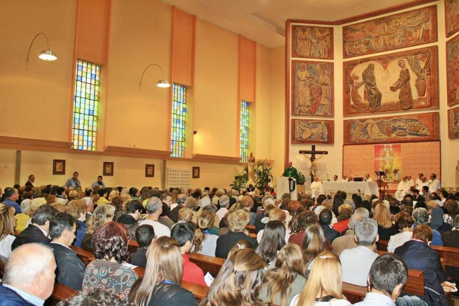 Diaiglesiadicoesan2 1200x801