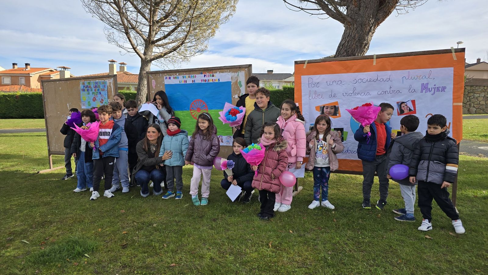 Ofrenda floral y lectura del manifiesto institucional por el Día Contra la Violencia de Género