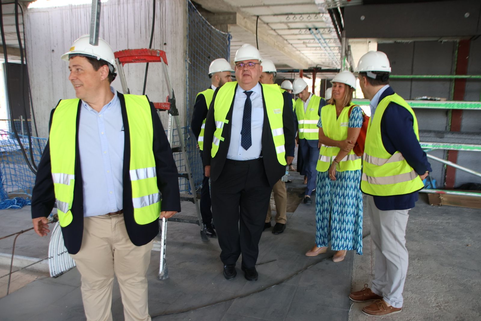 El consejero de Sanidad, Alejandro Vázquez Ramos, visita las obras del centro de salud Prosperidad