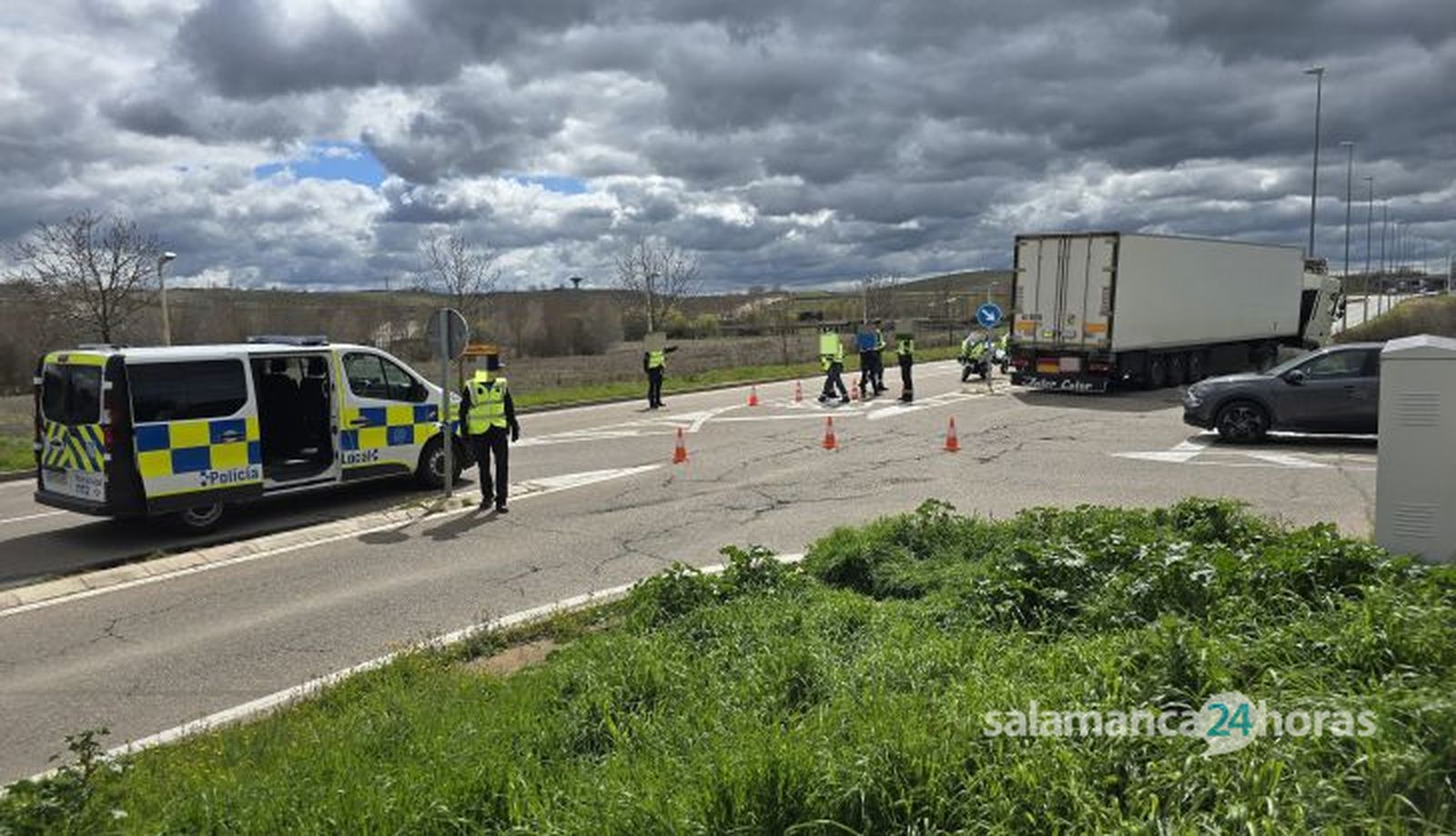 Salida de vía de un camión en la carretera de Aldeatejada (7)