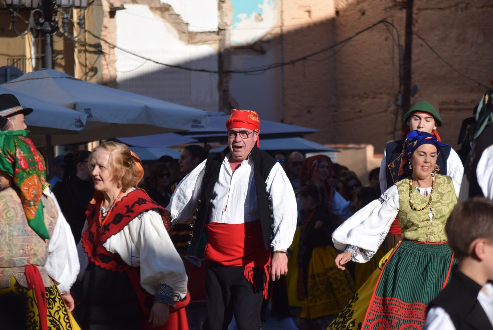 dona-urraca-celebra-en-la-plaza-mayor-el-dia-de-la-danza-17