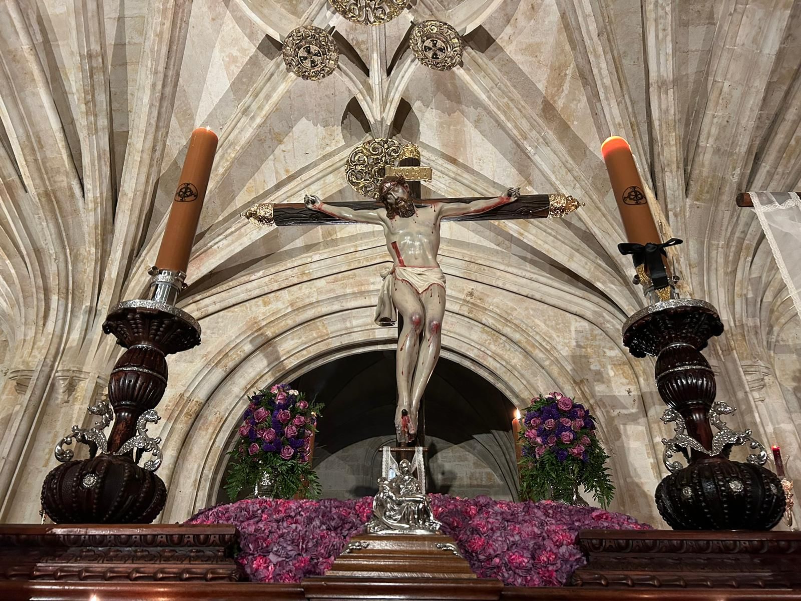 procesion-de-la-hermandad-dominicana-en-la-madrugada-del-viernes-santo-6