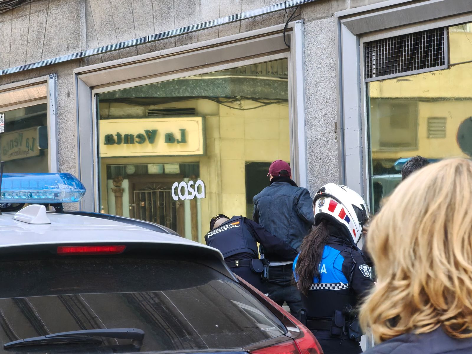 policia-local-y-nacional-en-la-calle-rodriguez-fabres-1