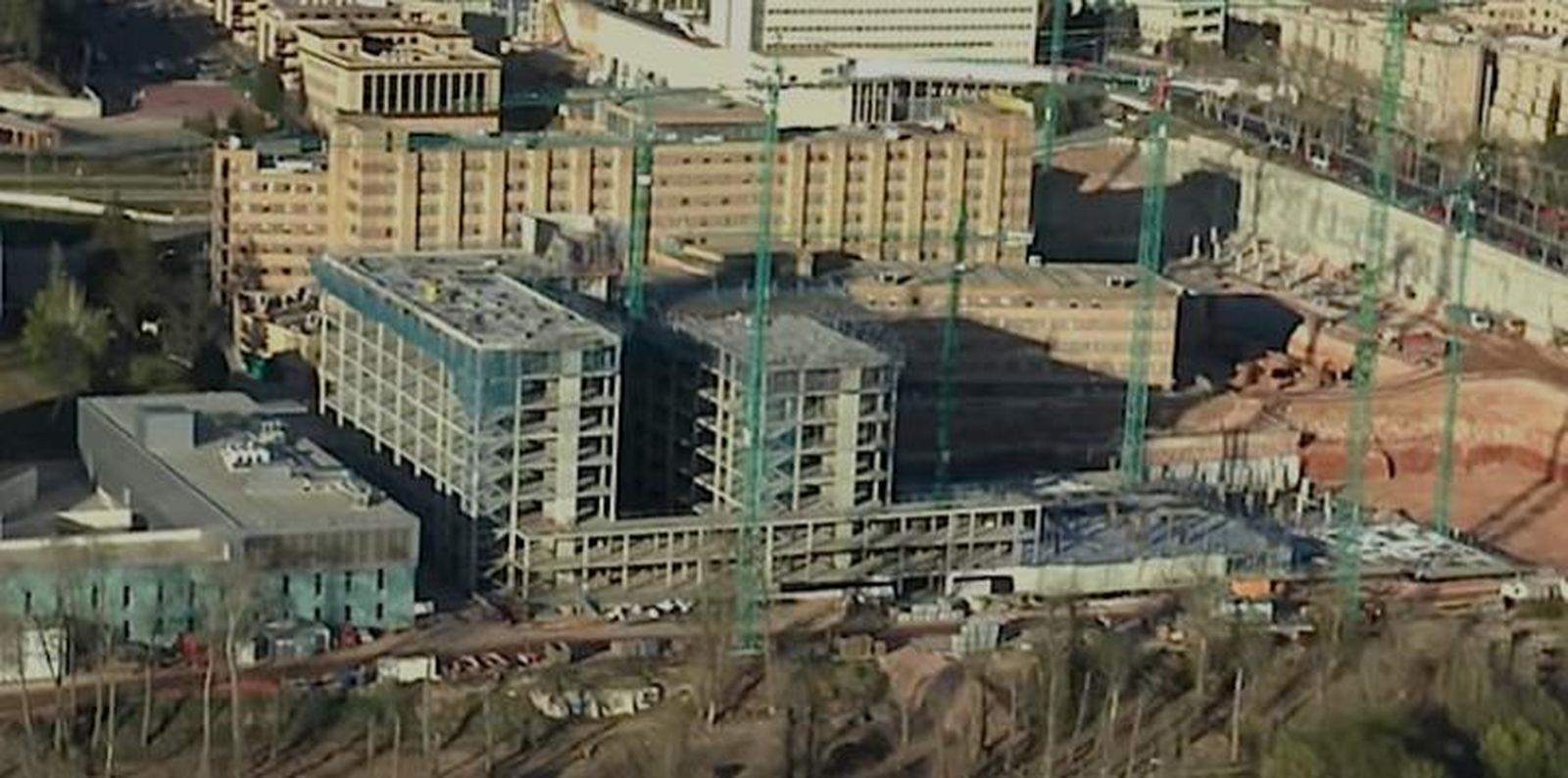 Sanidad vuelve a impulsar las obras en cinco hospitales y doce centros de salud