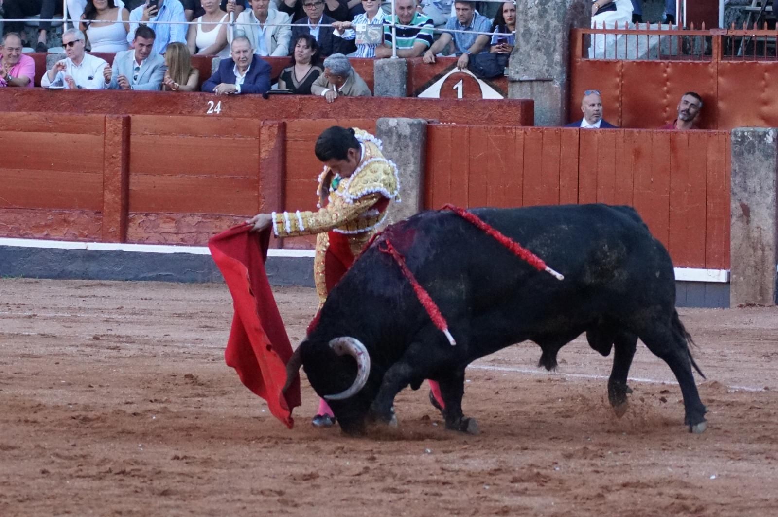 Emilio de Justo, Juan Ortega y Roca Rey inauguran el cartel de figuras en la feria de Salamanca: la corrida de Garcigrande en imágenes